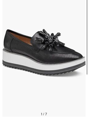 NWOT Johnston & Murphy Gracelyn Platform Tassel Loafer